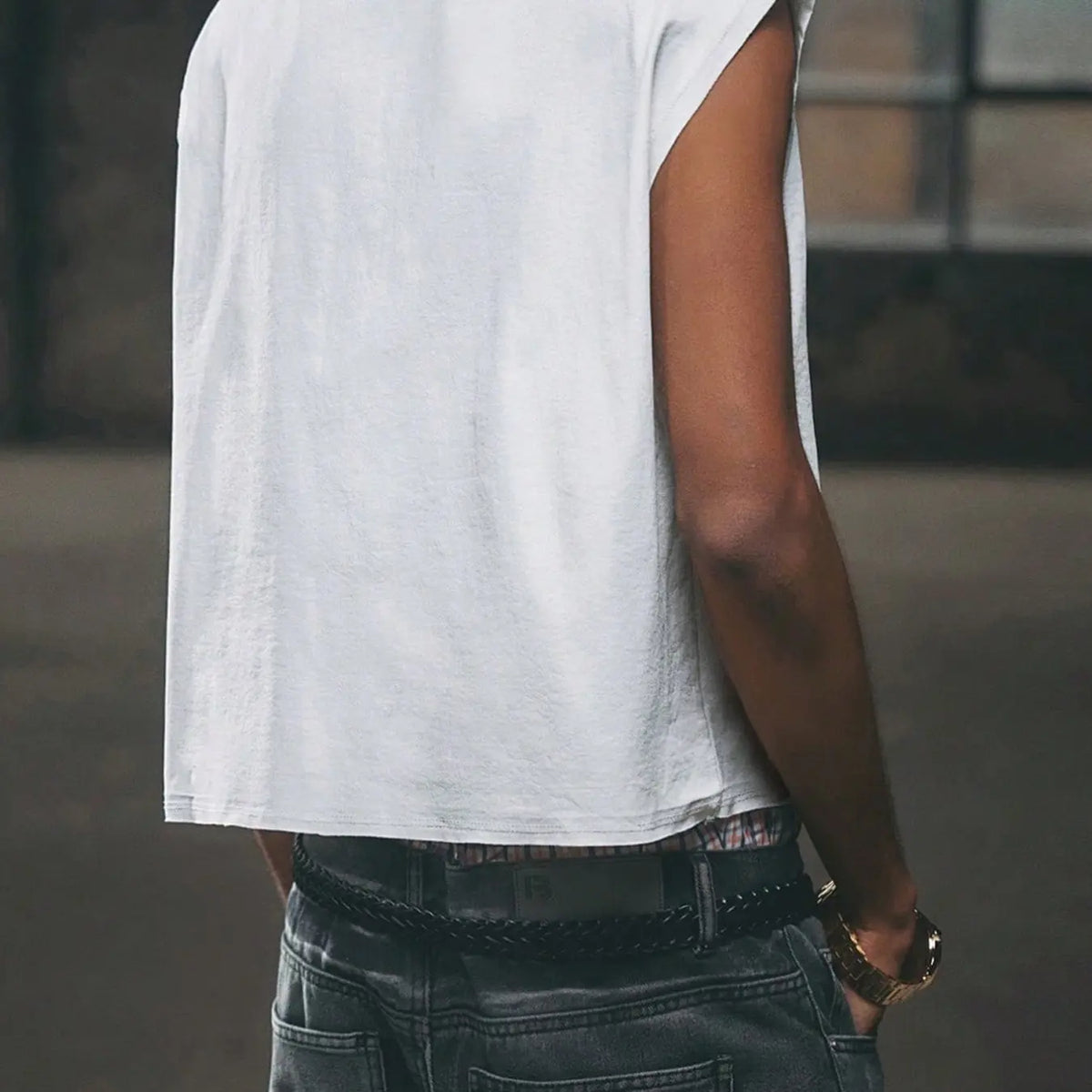 Men's vest, short and wide-shouldered design, fun "sold out" Graphic pattern, suitable for everyday wear and back-to-school occasions, a must-have fun vest.