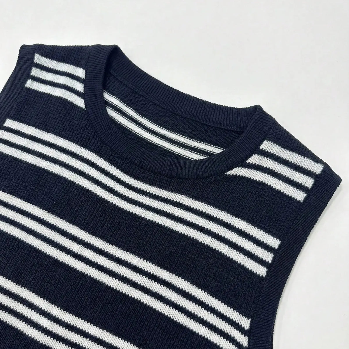 Men's Striped Colorblock Knit Tank Top Vest, Summer Thin Casual Streetwear, Fitted Short Sleeveless Graphic Sweater, Trendy Fashion Apparel, Menswear, Knitted Vest