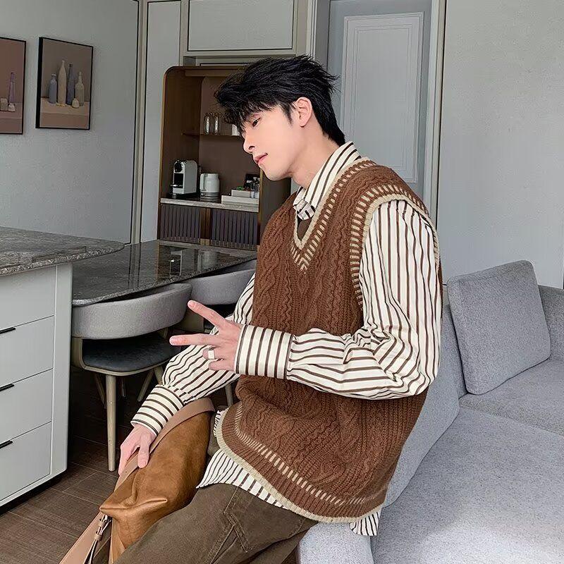 Men's Fashion Plain Sleeveless Korean-Style V-Neck Academy Sports Vest - Regular Fit, Standard Length, Relaxed Loose Menswear Casual Top for Spring & Autumn Sports, Outdoor Activities (Multi-Size, M Available)