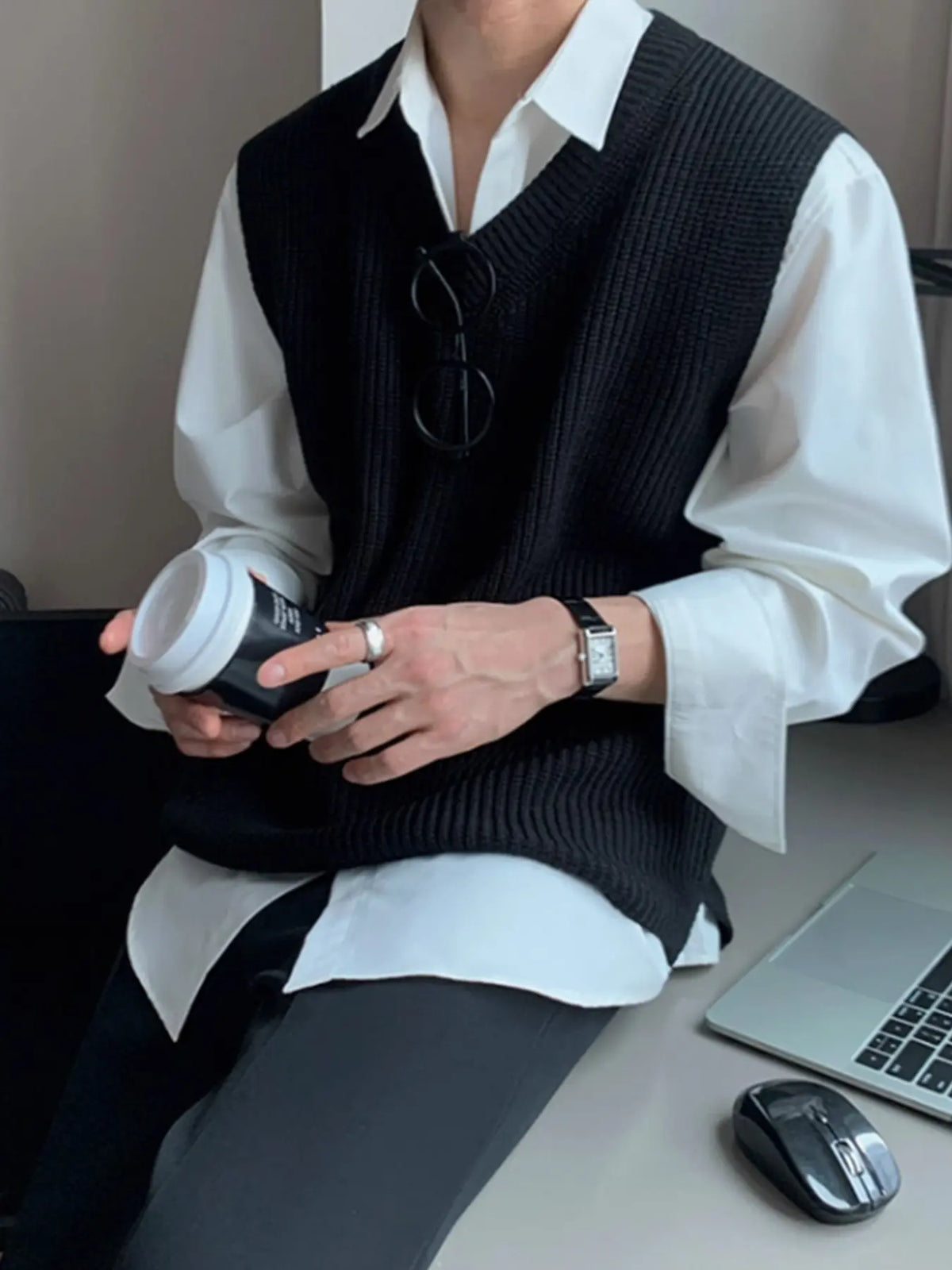 Men's Knitted Vest Spring Summer New Korean Style Loose Casual Sweater Backless Top, High-End Look, Comfortable Fit, Casual Comfy Vests