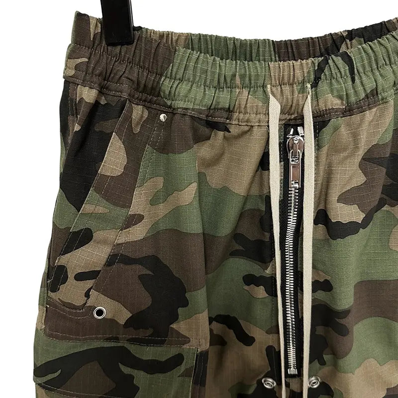 New summer men’s shorts featuring a camouflage drawstring design, zipper closure, and studded accents; street-style retro men’s shorts; casual, versatile wide-leg shorts with large pockets. #fathersdaygift #SummerWins